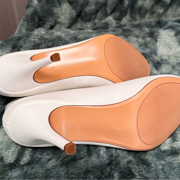 White Stiletto Heeled Boots with Textured Finish - Picture 2 of 4